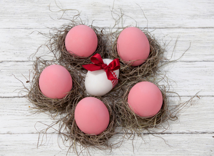 ТОП 10 лайфхаков, как покрасить яйца натуральными красителями: ни грамма химии