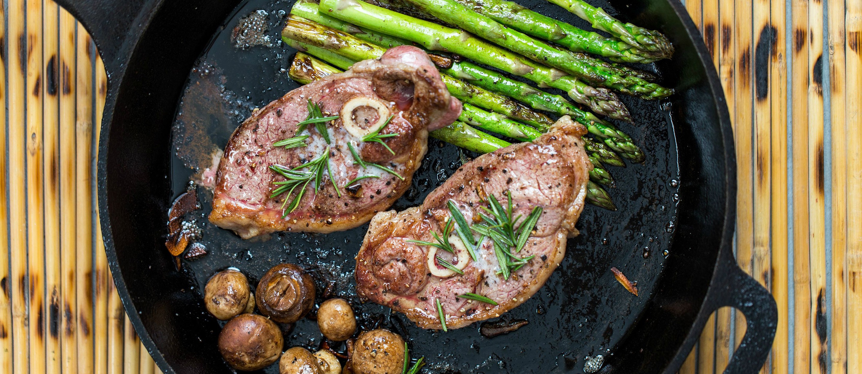 Почему сковороду делают из металла?