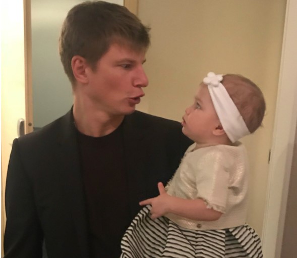 Двухлетнюю дочь футболиста Андрея Аршавина не взяли в детский сад из-за статуса бомжа