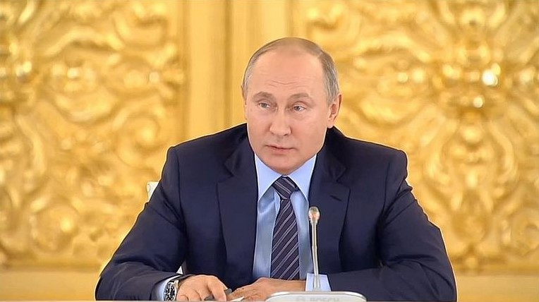 Владимир Путин поприветствовал участников и гостей юбилейного 30-го "Кинотавра"