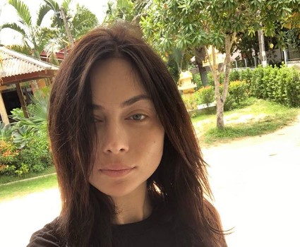 "Хочу домой, но нельзя": Настасья Самбурская страдает от тоски в отеле Таиланда