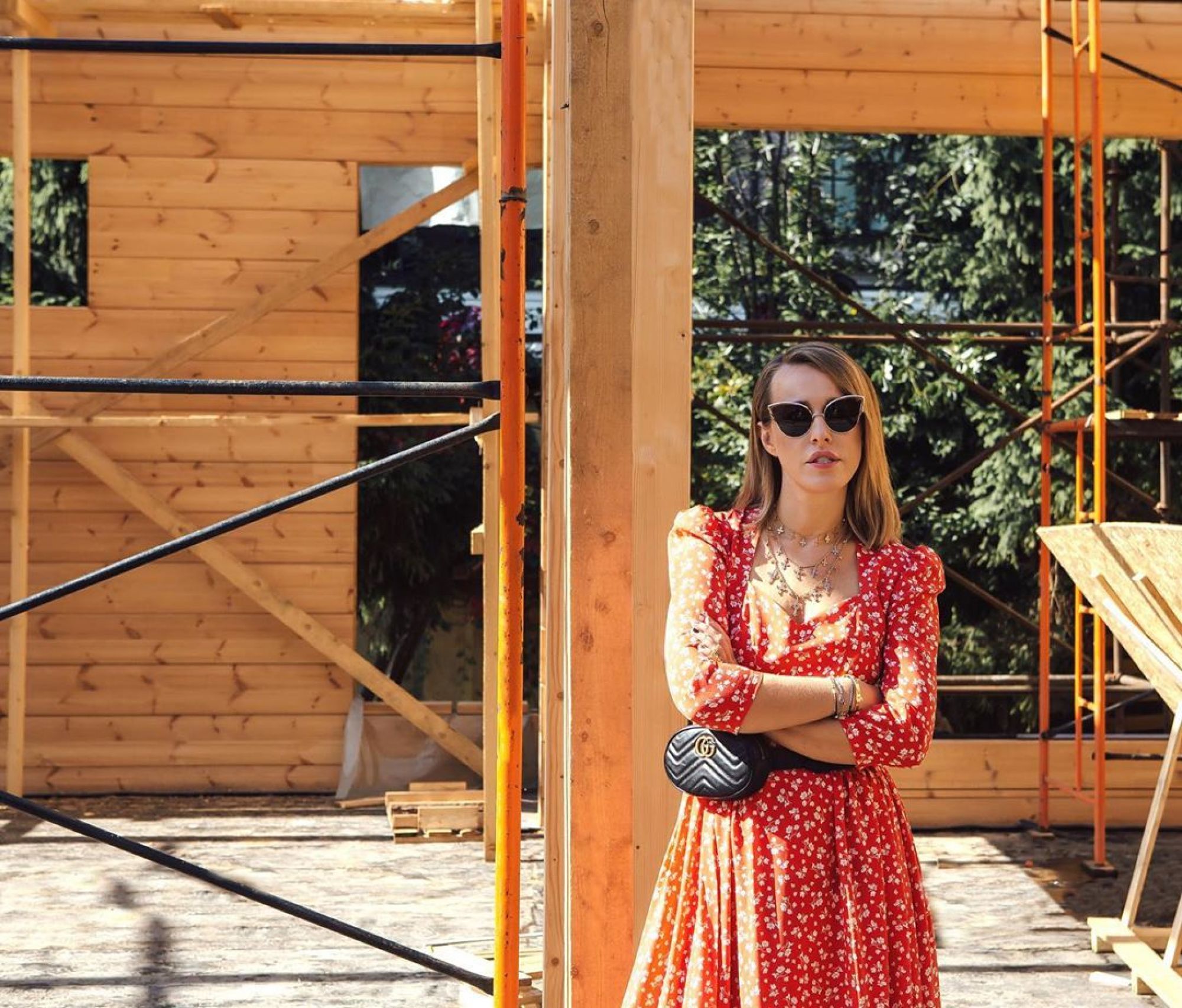 Со свадьбы - на стройку: Ксения Собчак показала свой будущий особняк за 40 млн рублей