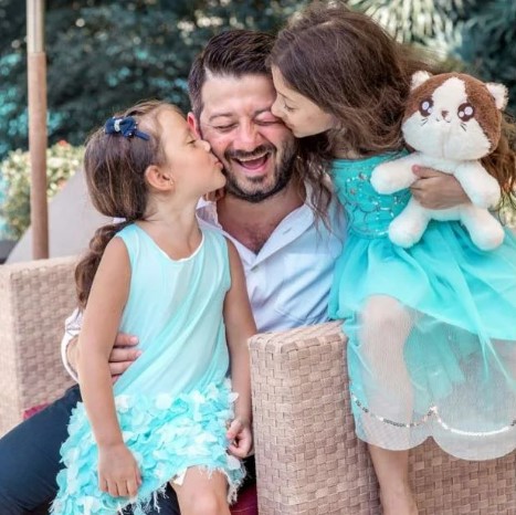 Началась "взрослая жизнь": Михаил Галустян отправил младшую дочь в первый класс