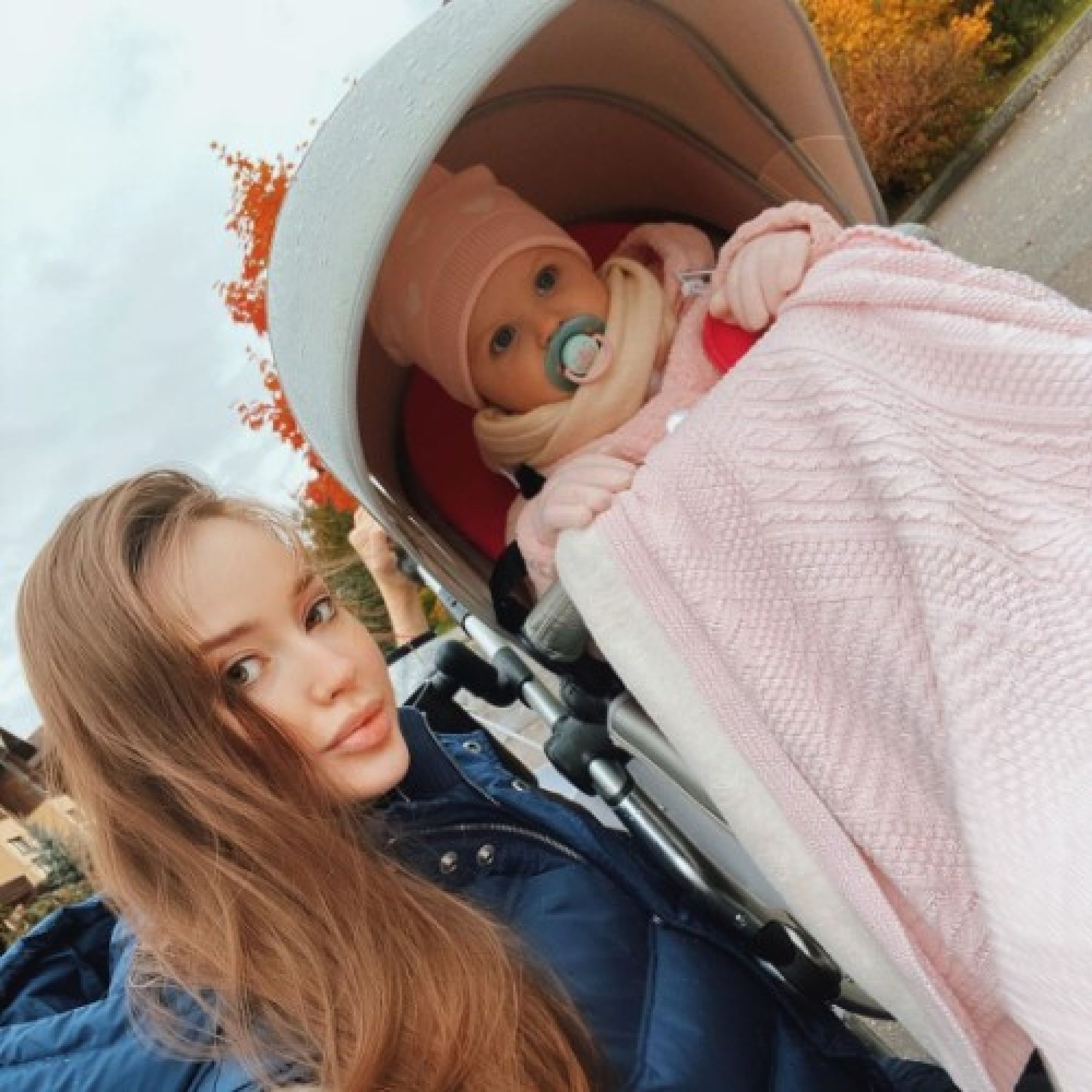 Беременная королева: Анастасия Костенко устроила оригинальную фотосессию накануне вторых родов