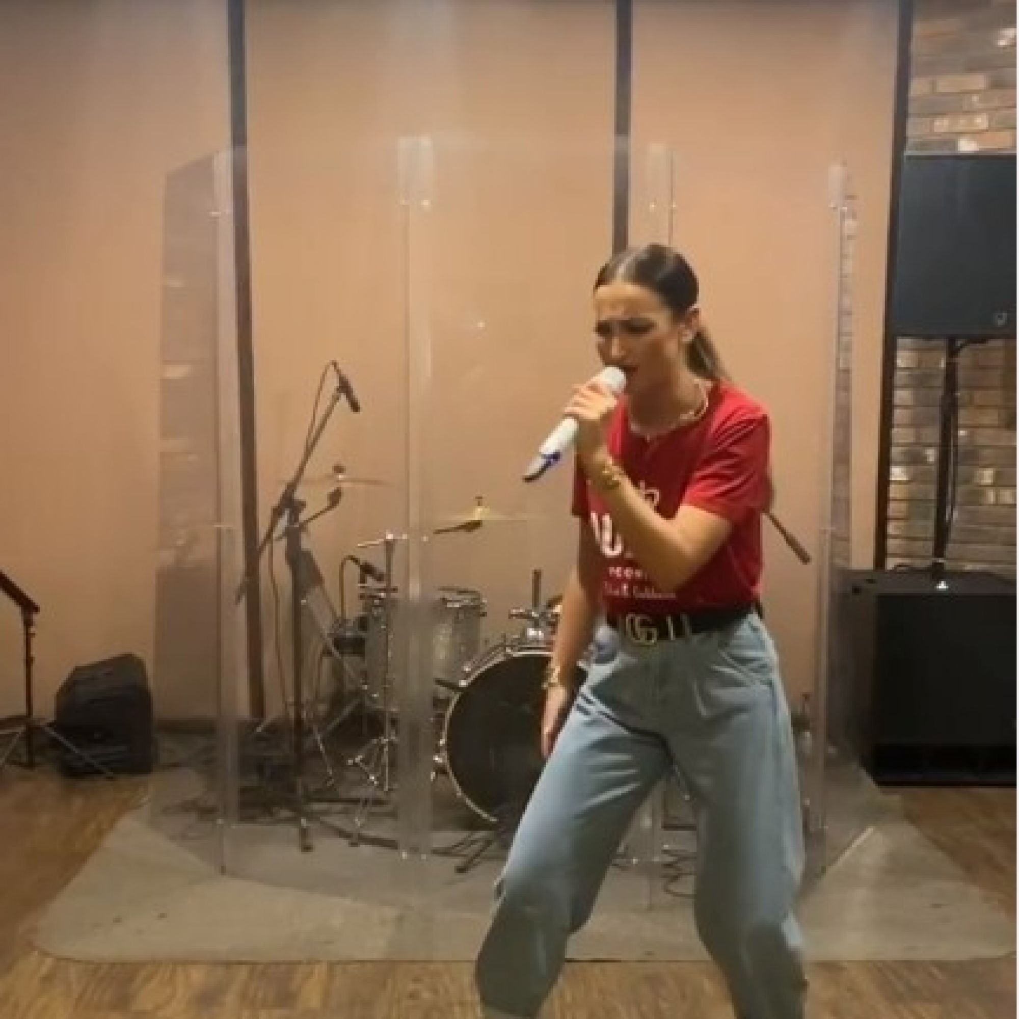 "Едем на Евровидение?": Ольга Бузова исполнила свой хит на английском языке