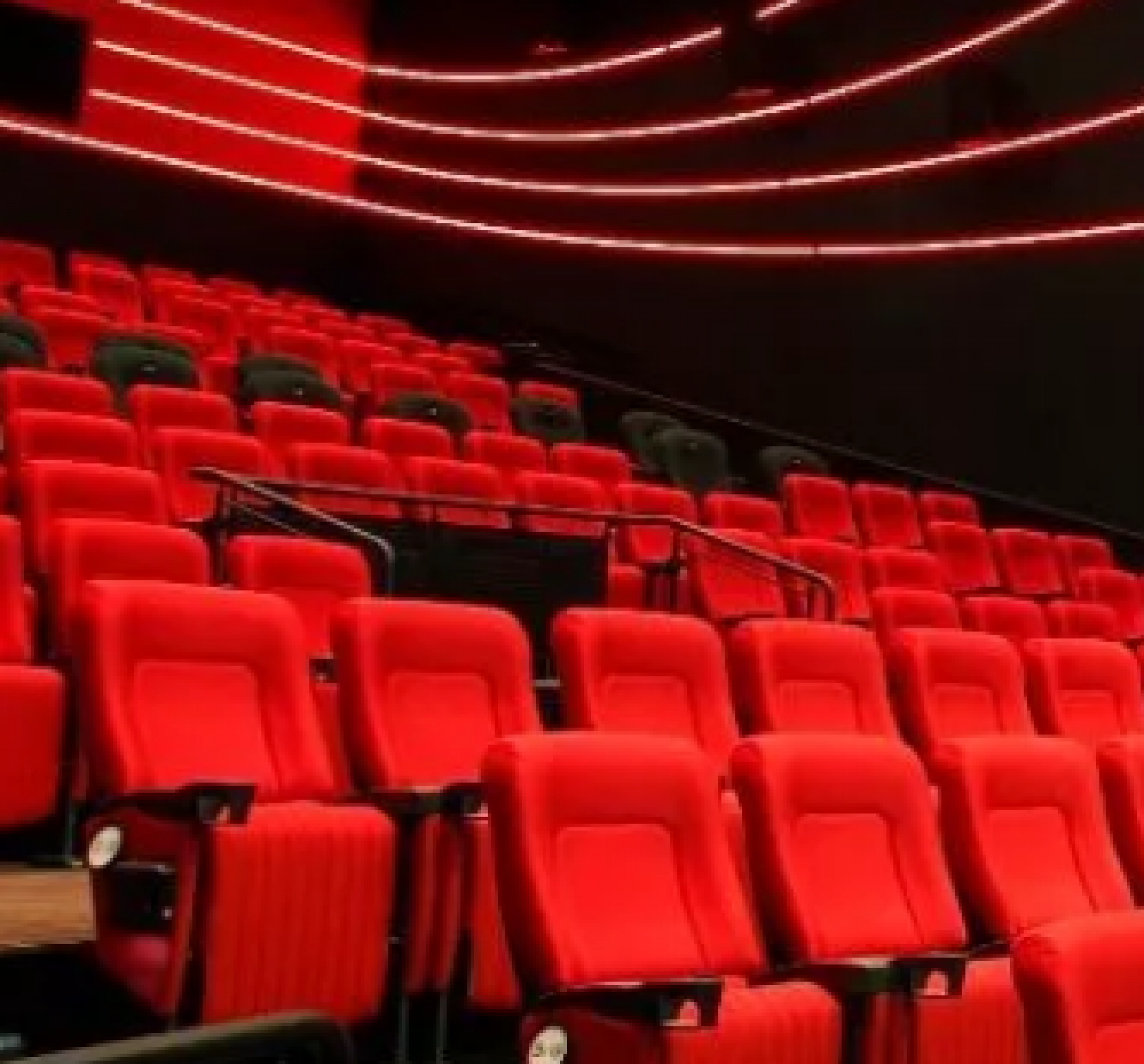 Правительство Китая разрешило открыть в стране кинотеатры