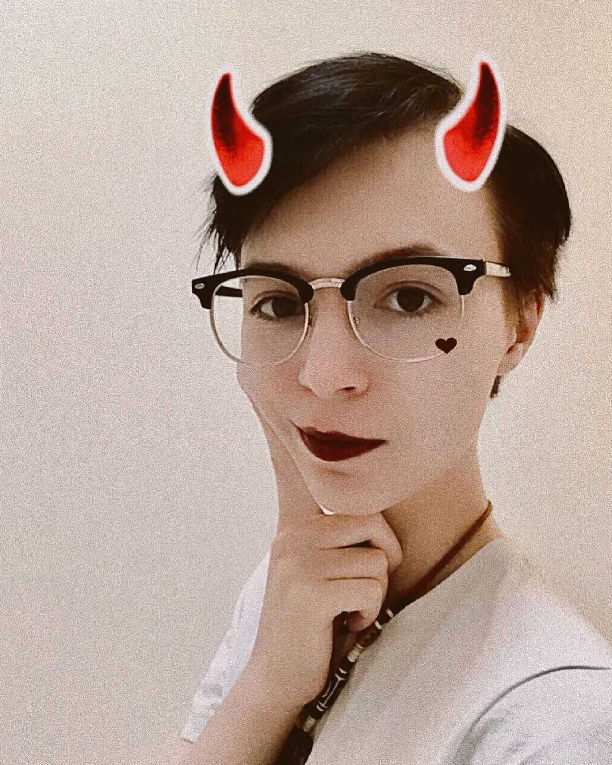 Дочь Михаила Ефремова встречается с девушкой и мечтает уехать жить в Англию Дочь Михаила Ефремова встречается с девушкой и мечтает уехать жить в Англию