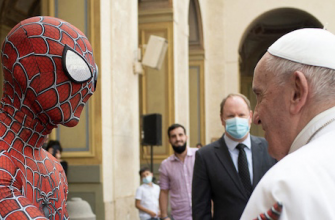 Человек-паук встретился в Папой в Ватикане