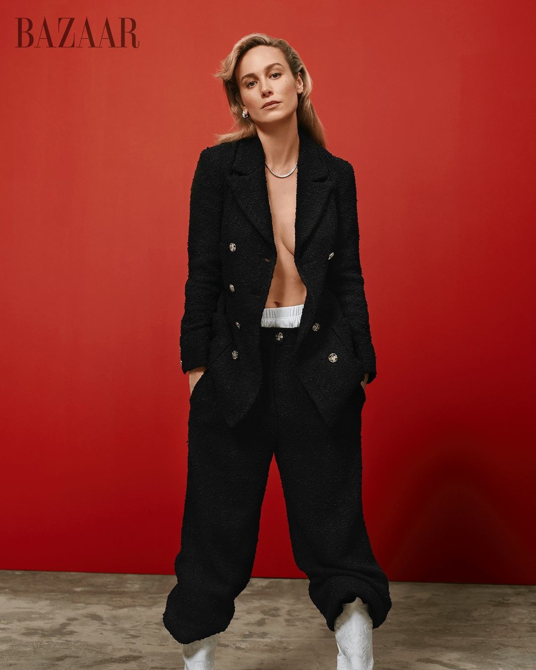 Звезда «Капитана Марвел» Бри Ларсон засветила грудь, снявшись в прозрачном топе