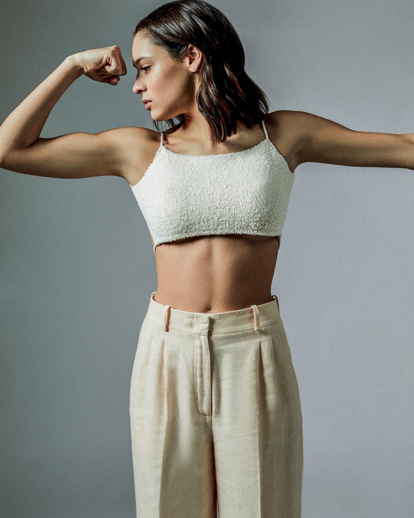 Новая Чудо-женщина? Даниэла Мелшиор без бюстгальтера снялась в фотосессии Новая Чудо-женщина? Даниэла Мелшиор без бюстгальтера снялась в фотосессии