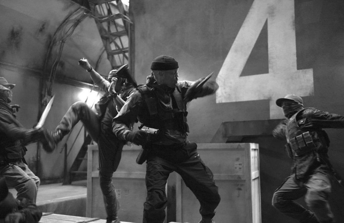 Новые кадры фильма «Неудержимые 4» показали Джейсона Стэйтема в экшен-сцене Новые кадры фильма «Неудержимые 4» показали Джейсона Стэйтема в экшен-сцене