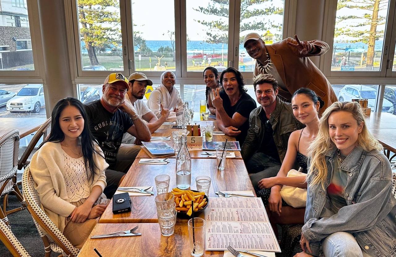 Первый кадр фильма Mortal Kombat 2 показал актерский состав Первый кадр фильма Mortal Kombat 2 показал актерский состав