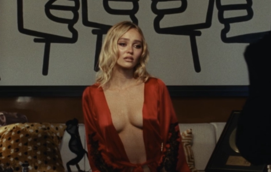 Голая Лили-Роуз Депп появилась в сериале «Идол» («Кумир»). Дочь Джонни Деппа раскритиковали