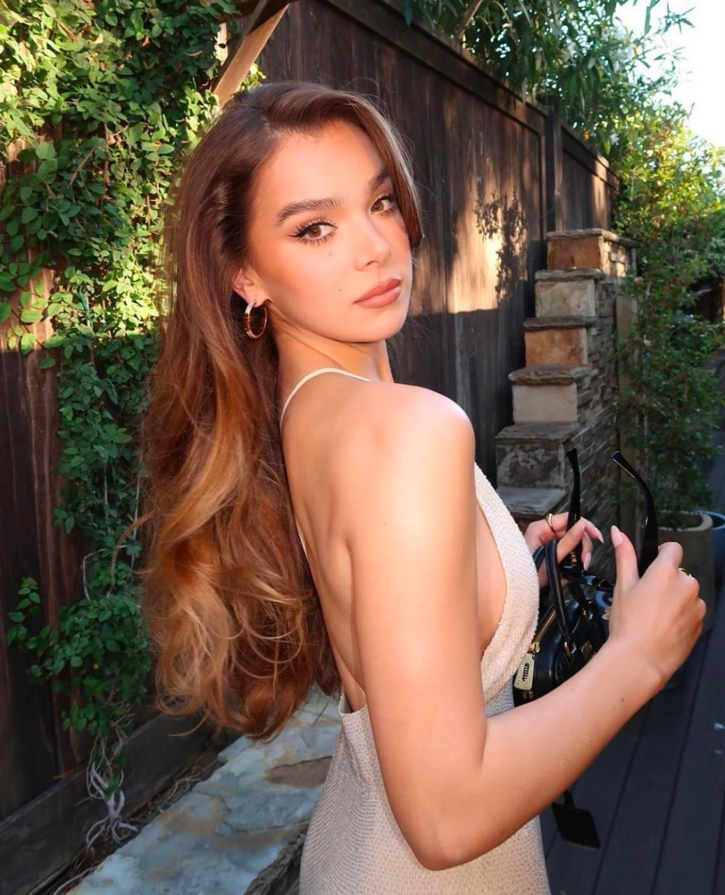 Актриса Гвен Стейси Хейли Стайнфелд показала фотосессию в белом платье Актриса Гвен Стейси Хейли Стайнфелд показала фотосессию в белом платье