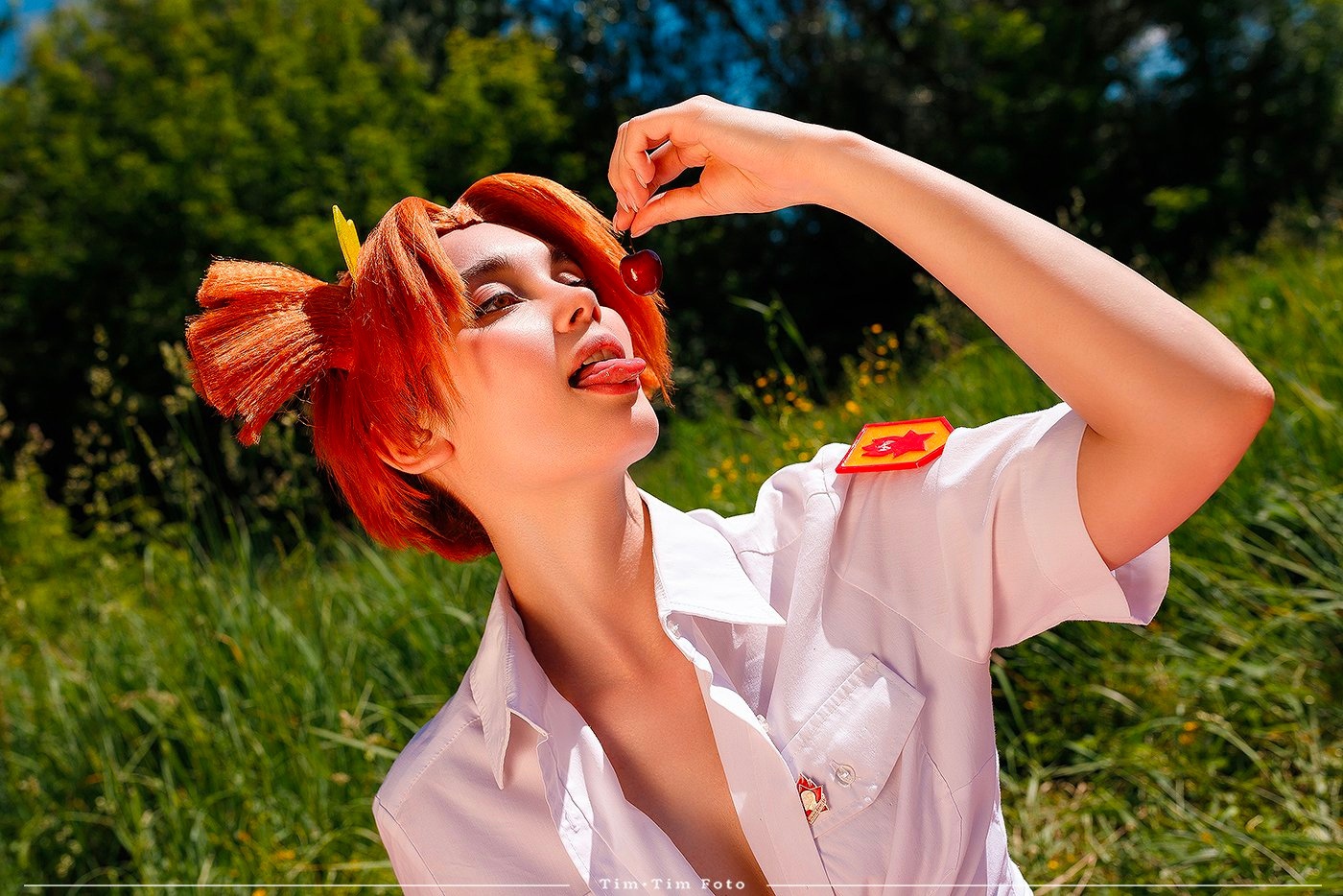 Модель сделала горячий летний косплей на Алису Двачевскую из игры «Бесконечное лето» Модель сделала горячий летний косплей на Алису Двачевскую из игры «Бесконечное лето»