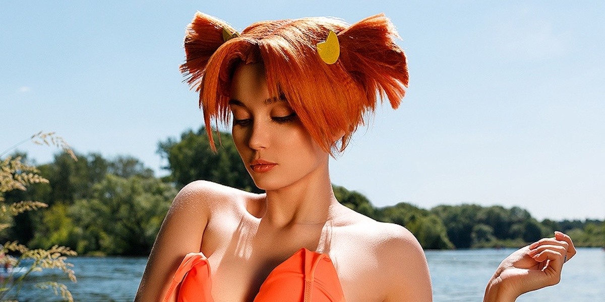 Модель сделала горячий летний косплей на Алису Двачевскую из игры «Бесконечное лето» Модель сделала горячий летний косплей на Алису Двачевскую из игры «Бесконечное лето»