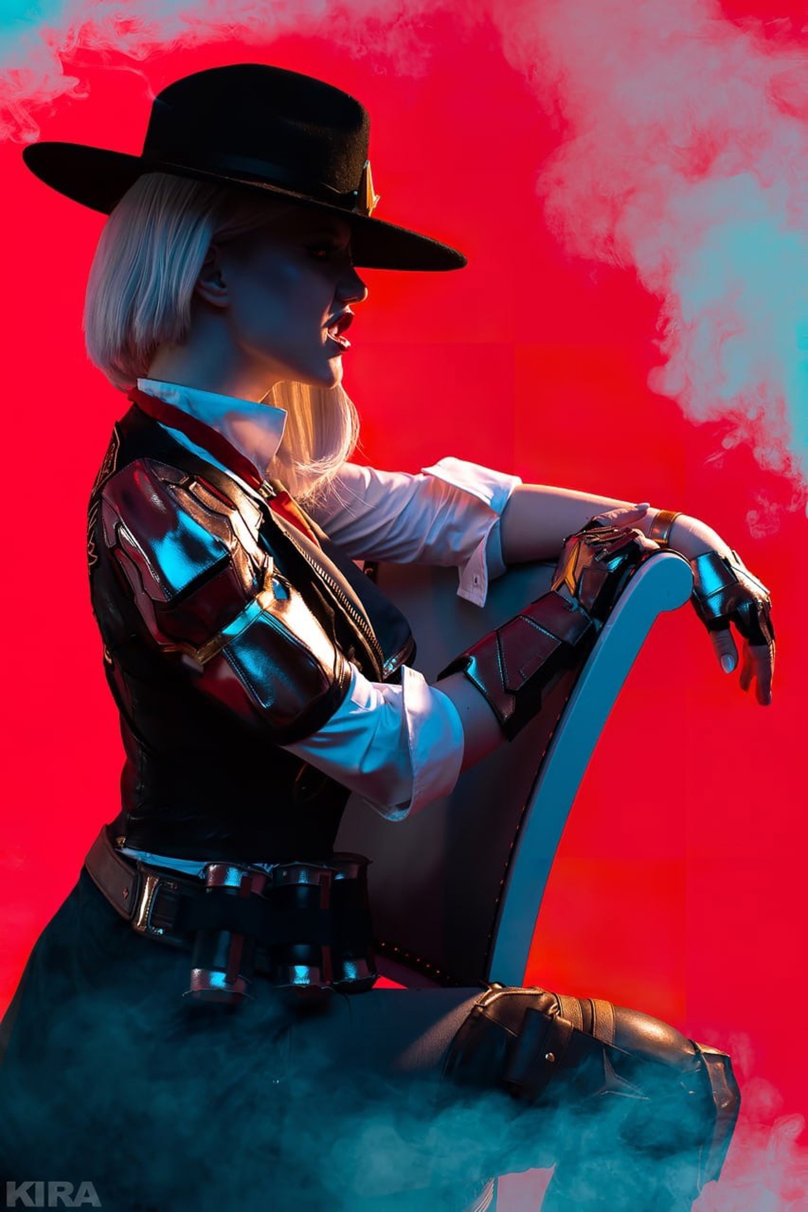 Модель сделала откровенный косплей на Эш из Overwatch Модель сделала откровенный косплей на Эш из Overwatch