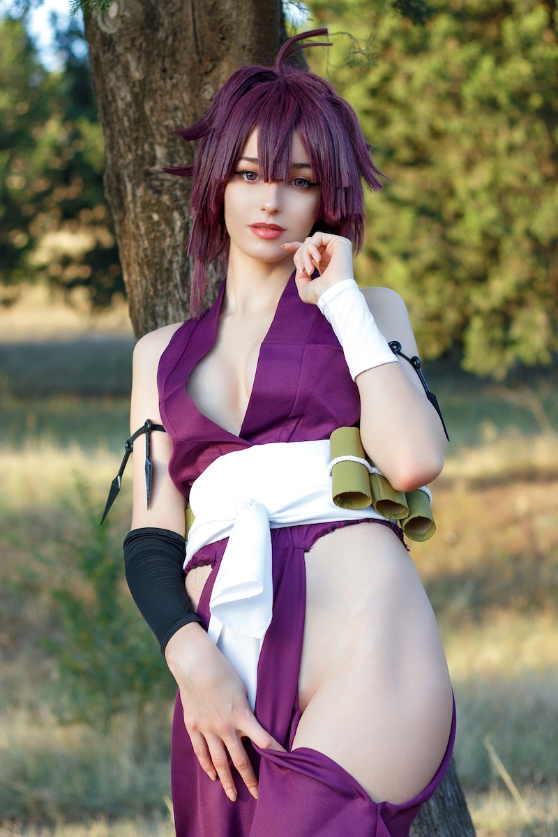 Модель сделала откровенный косплей Китаны из Mortal Kombat