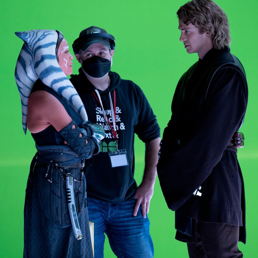 «Сладкие мечты«: Хейден Кристенсен и Розарио Доусон на съемках сериала «Асока» «Сладкие мечты«: Хейден Кристенсен и Розарио Доусон на съемках сериала «Асока»