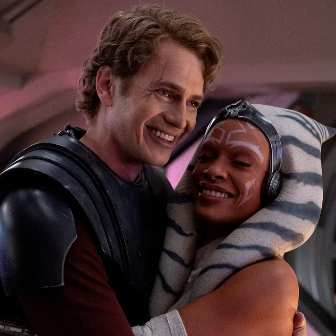 «Сладкие мечты«: Хейден Кристенсен и Розарио Доусон на съемках сериала «Асока» «Сладкие мечты«: Хейден Кристенсен и Розарио Доусон на съемках сериала «Асока»