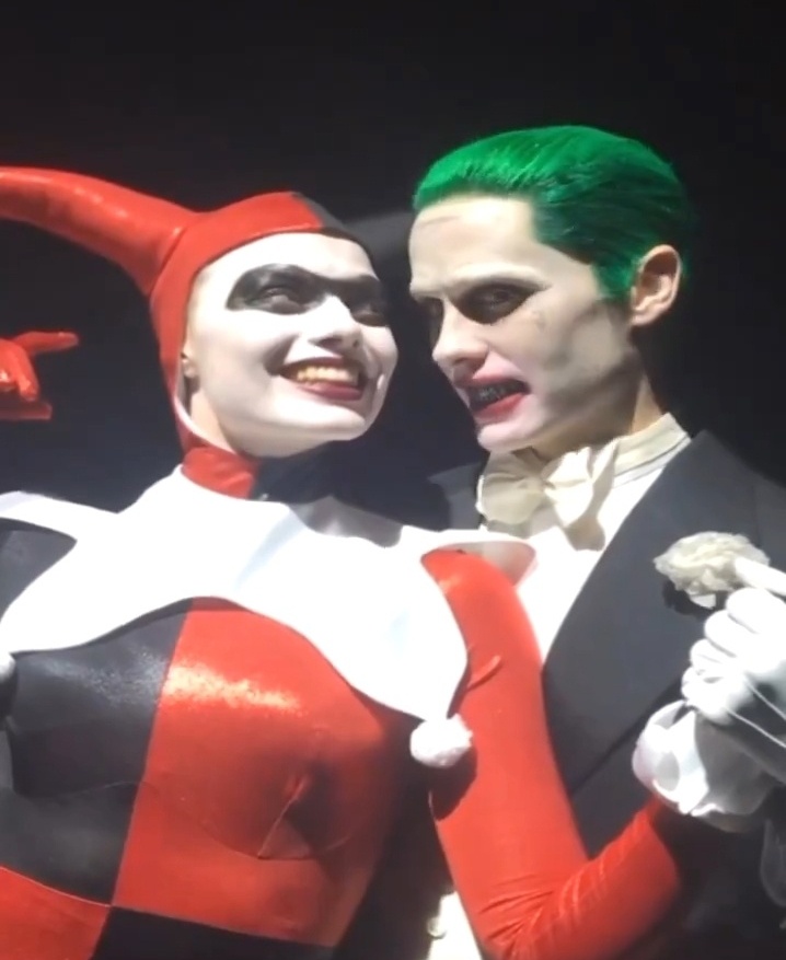 Харли Квинн и Джокер в классических костюмах на новом кадре «Отряда самоубийц» Дэвида Эйра