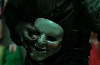 Жуткий Питер Пэн на первом кадре нового хоррора киновселенной «Винни-Пуха»