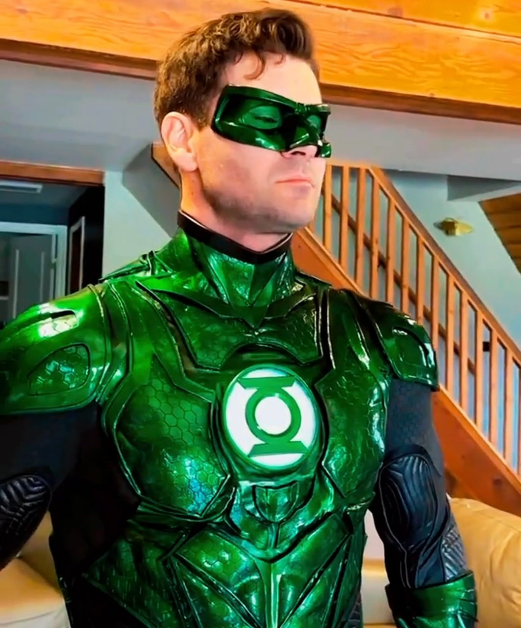 Марк Джастис в роли Зеленого фонаря из нового фильма по DC - близкий взгляд